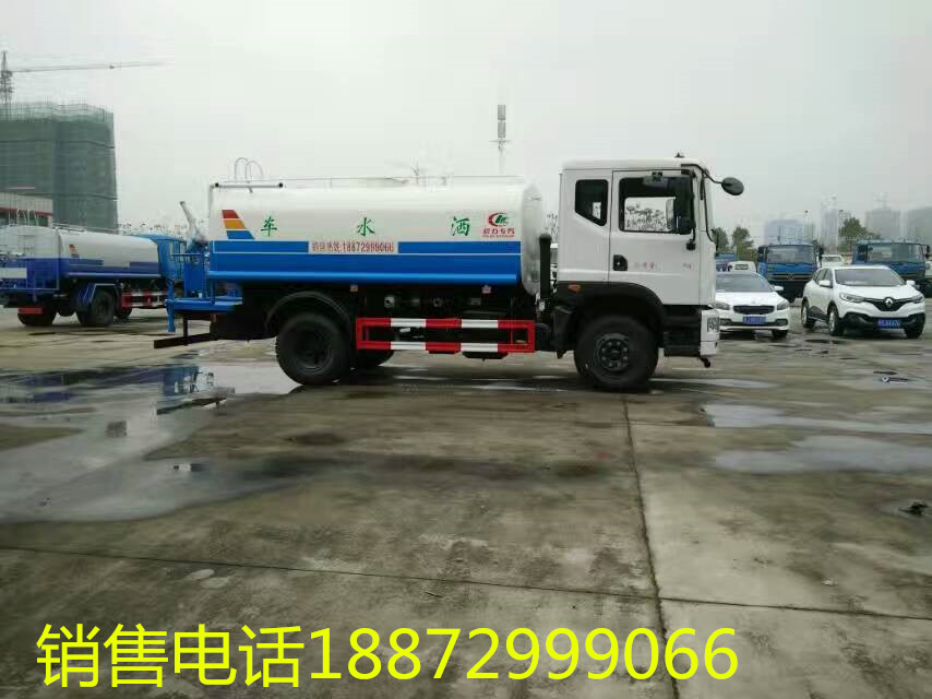 東風(fēng)灑水車廠家 東風(fēng)灑水車廠家