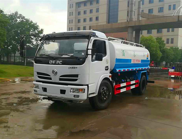 城市綠化少不了噴藥灑水車(chē)-打藥車(chē)-湖北程力 城市綠化少不了噴藥灑水車(chē)-打藥車(chē)-湖北程力