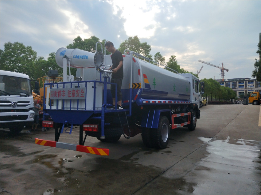 霧泡灑水車 霧泡灑水車