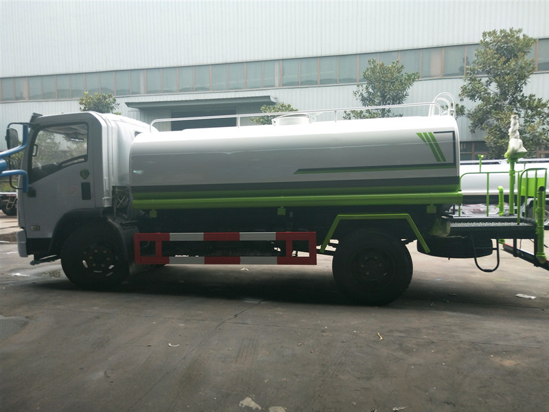 東風(fēng)多利卡灑水車(chē) 東風(fēng)多利卡灑水車(chē)