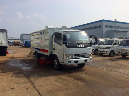 東風(fēng)掃路車 東風(fēng)掃路車