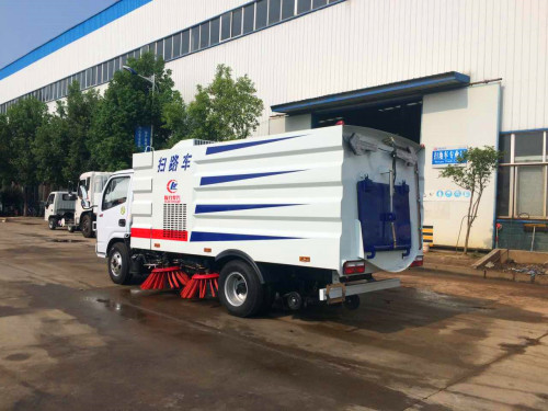 東風(fēng)掃路車 東風(fēng)掃路車