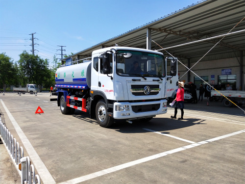 東風環衛灑水車在哪買 東風天錦15方灑水車可抑塵降靄 東風環衛灑水車在哪買 東風天錦15方灑水車可抑塵降靄
