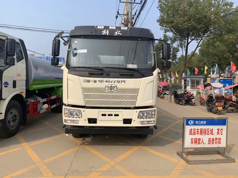 伴君長(zhǎng)興牌AAA5180GSSCA6型灑水車 伴君長(zhǎng)興牌AAA5180GSSCA6型灑水車