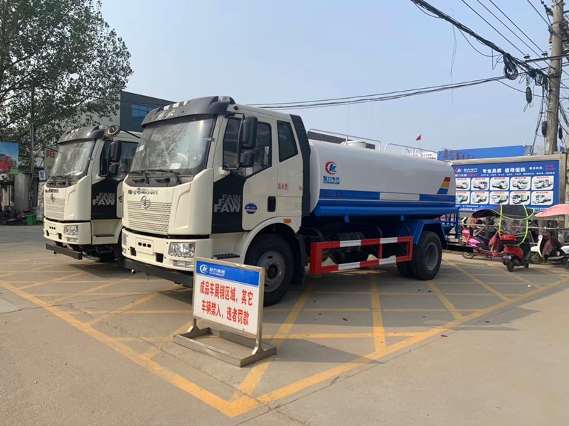 伴君長(zhǎng)興牌AAA5180GSSCA6型灑水車 伴君長(zhǎng)興牌AAA5180GSSCA6型灑水車