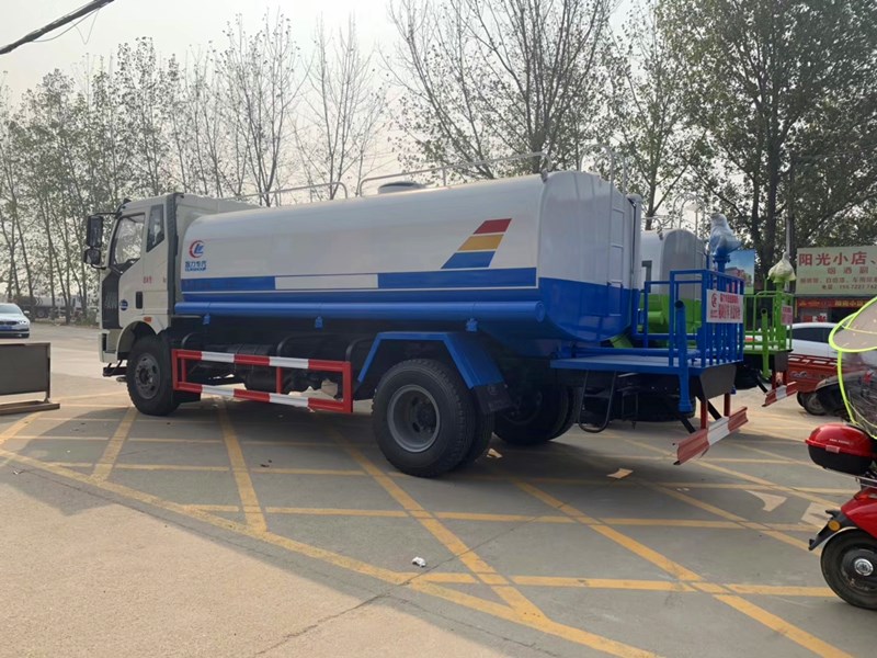 伴君長(zhǎng)興牌AAA5180GSSCA6型灑水車 伴君長(zhǎng)興牌AAA5180GSSCA6型灑水車