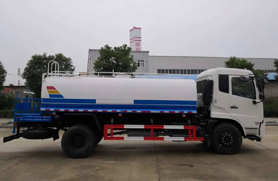 程力威牌CLW5184GSSD6型灑水車(chē) 程力威牌CLW5184GSSD6型灑水車(chē)