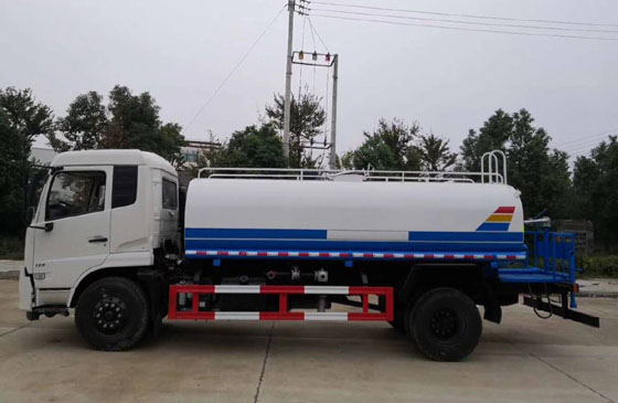 程力威牌CLW5184GSSD6型灑水車(chē) 程力威牌CLW5184GSSD6型灑水車(chē)