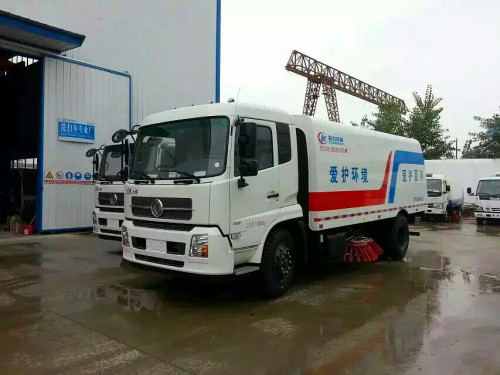 東風(fēng)天錦的洗掃車(chē)-灑水車(chē)-道路清掃車(chē) 哪里有掃路車(chē) 東風(fēng)天錦的洗掃車(chē)-灑水車(chē)-道路清掃車(chē) 哪里有掃路車(chē)