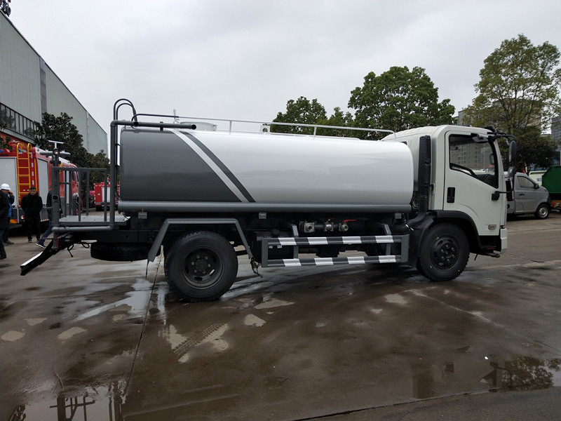 十方灑水車 十方灑水車