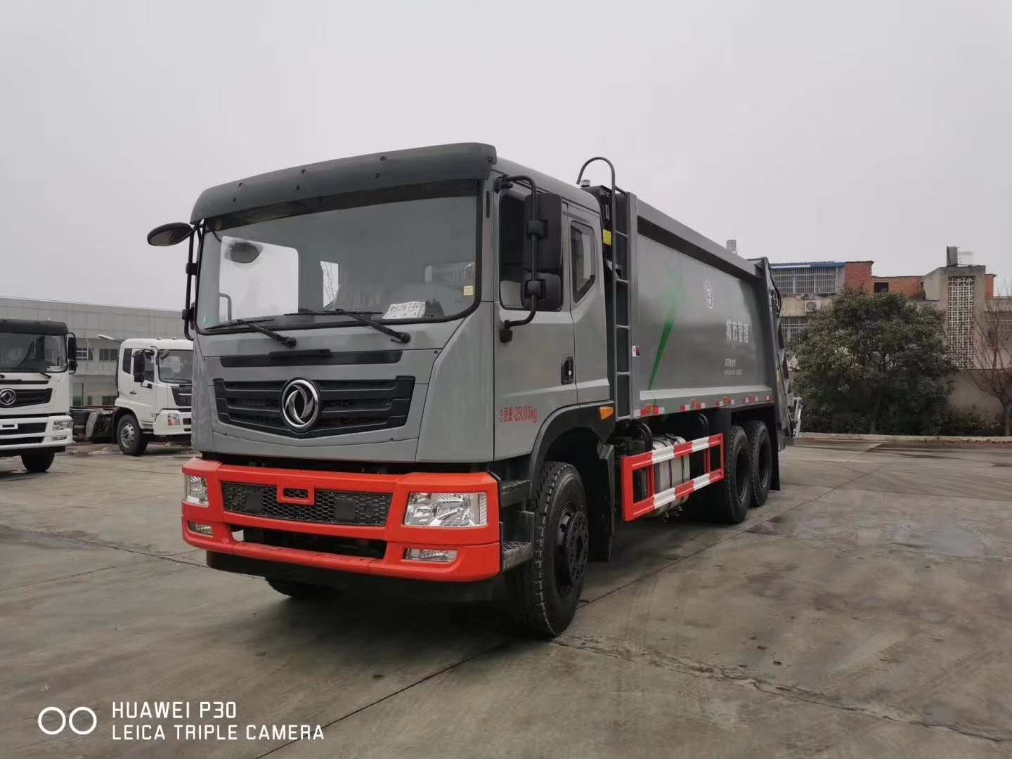 �|�L(f��ng)18�����b���s����܇(ch��)�DƬ