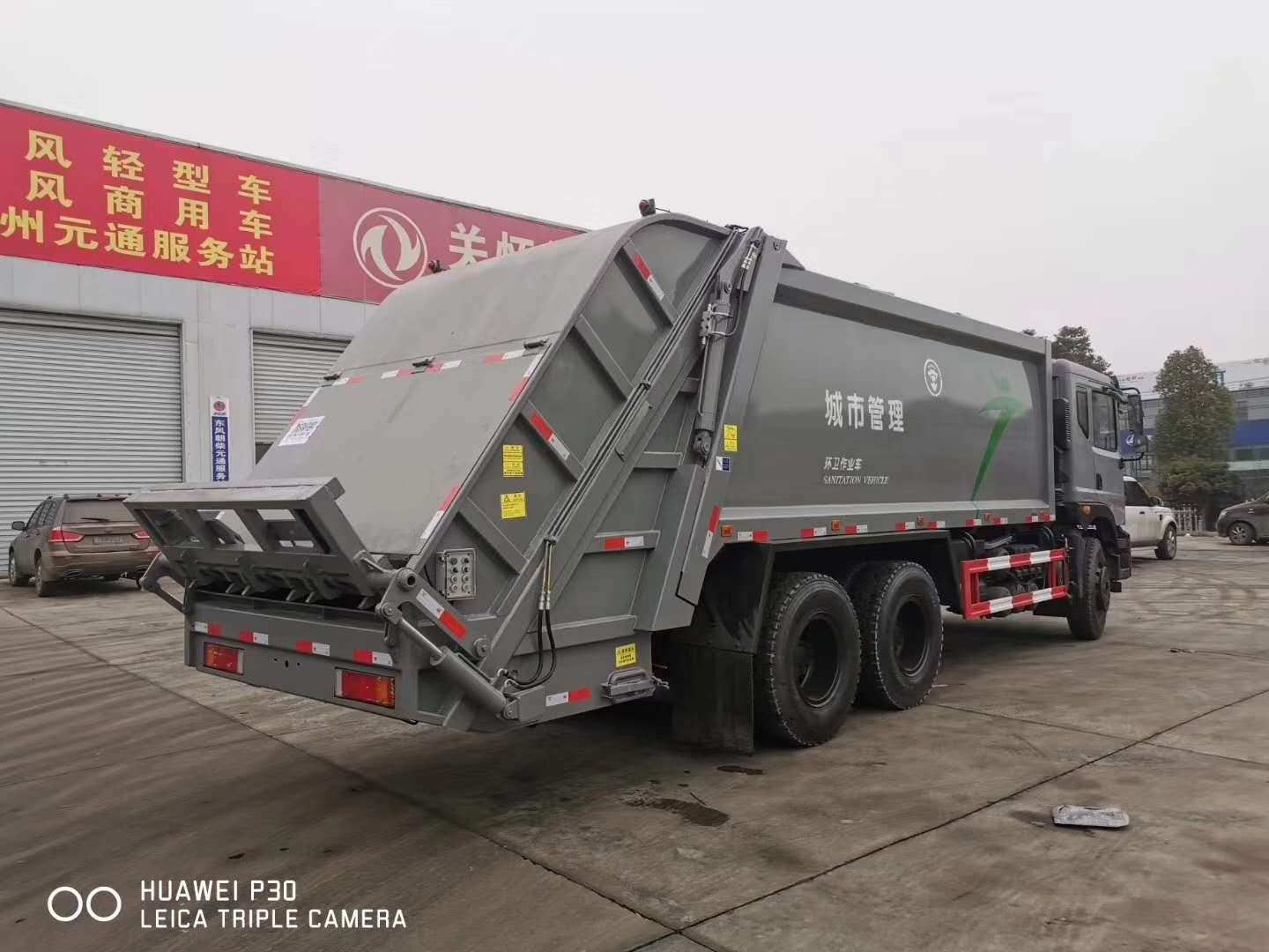 �|�L(f��ng)18�����b���s����܇(ch��)�DƬ