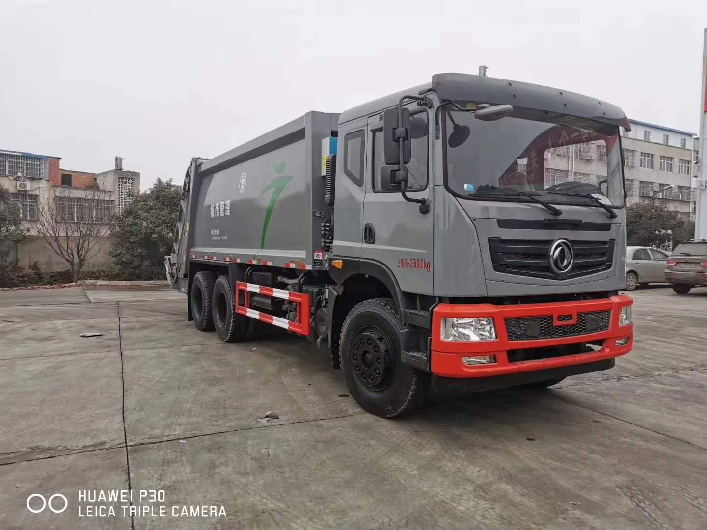 �|�L(f��ng)18�����b���s����܇(ch��)�DƬ